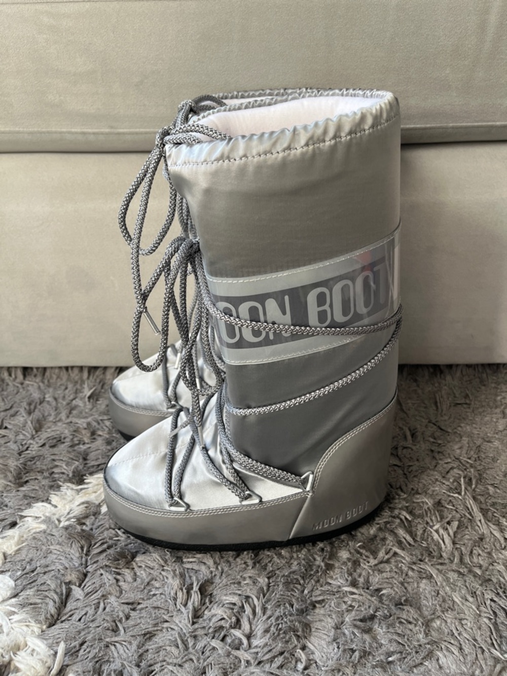Moon Boot Icon glance boot. Silver. EU Size 35/38. Womens size 7. New in box.